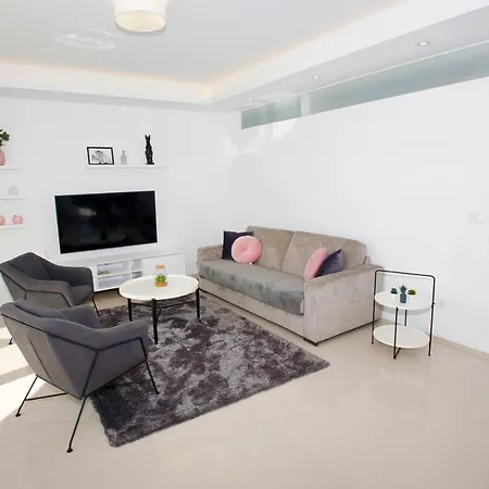 Fortuna 44 - Ac, Pool And Roof Terrace *
