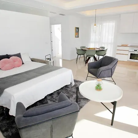 Apartment Fortuna 44 - Ac, Pool And Roof Terrace